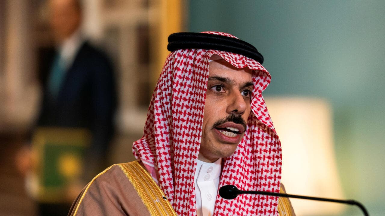 وزير الخارجية السعودي يبحث مع نظيره اليوناني التعاون