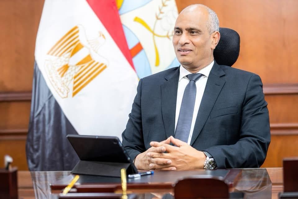 محافظ كفرالشيخ يزور سوق دسوق بتخفيضات تصل إلى 30%