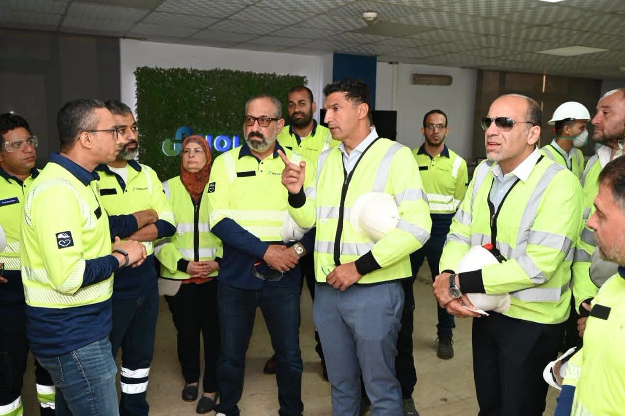 وزير الصناعة يؤكد أهمية الأسمنت وتعزيز صادراته