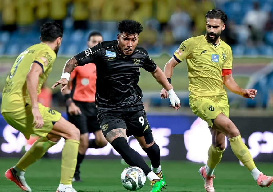 الشباب يتعادل مع الحزم في الدوري السعودي