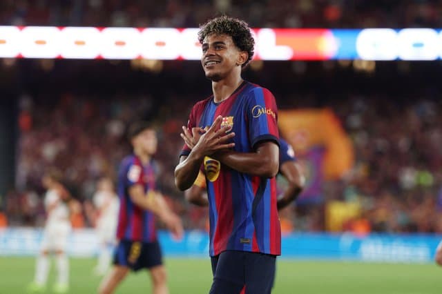 رافينيا ويامال يساهمان في فوز برشلونة على فاييكانو