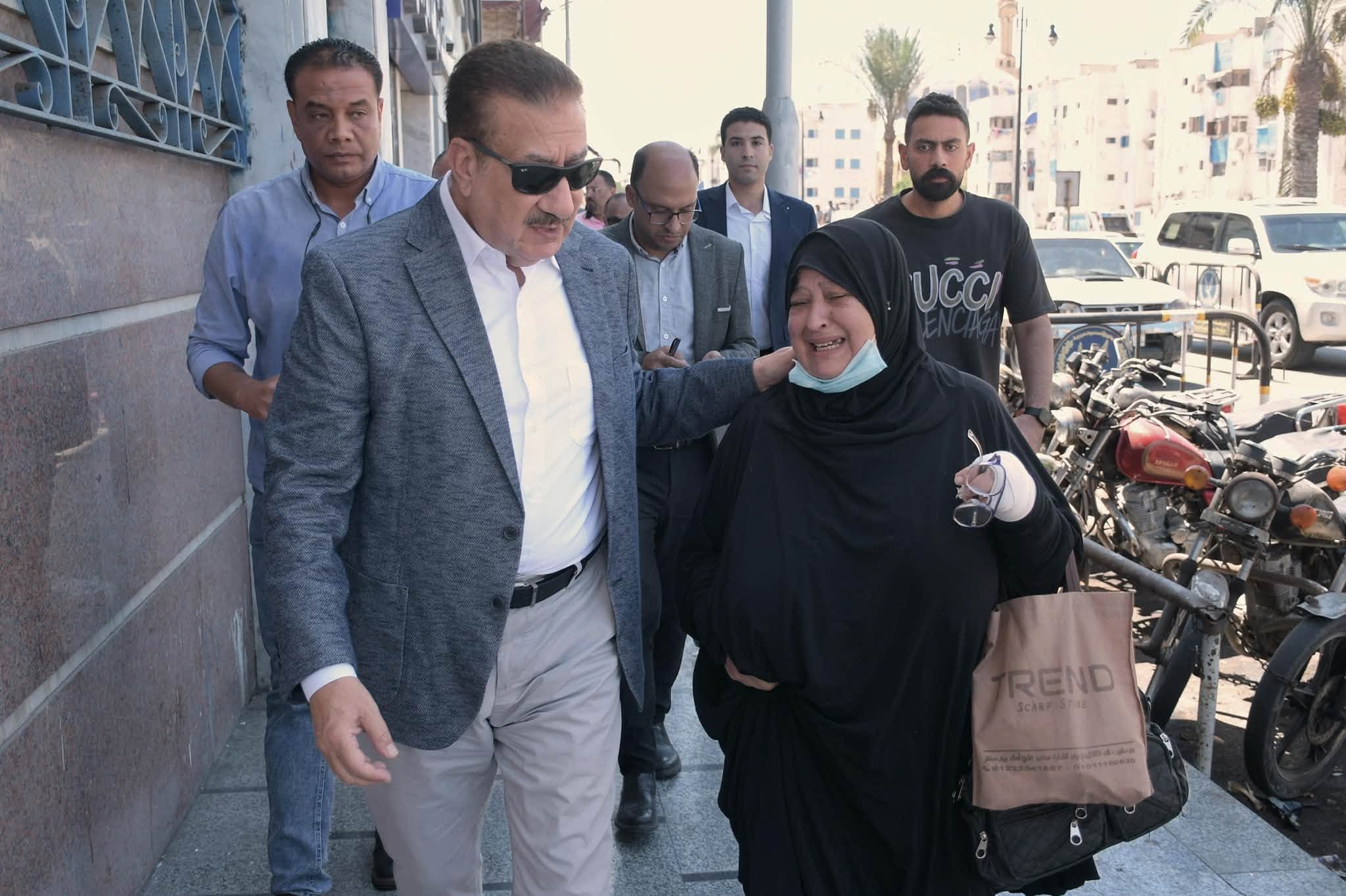 محافظ بورسعيد يختتم جولته ويحذف مشكلة مواطنة