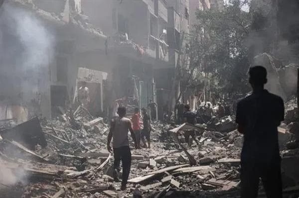 تصاعد الاشتباكات بين الفلسطينيين والإسرائيليين قرب غزة