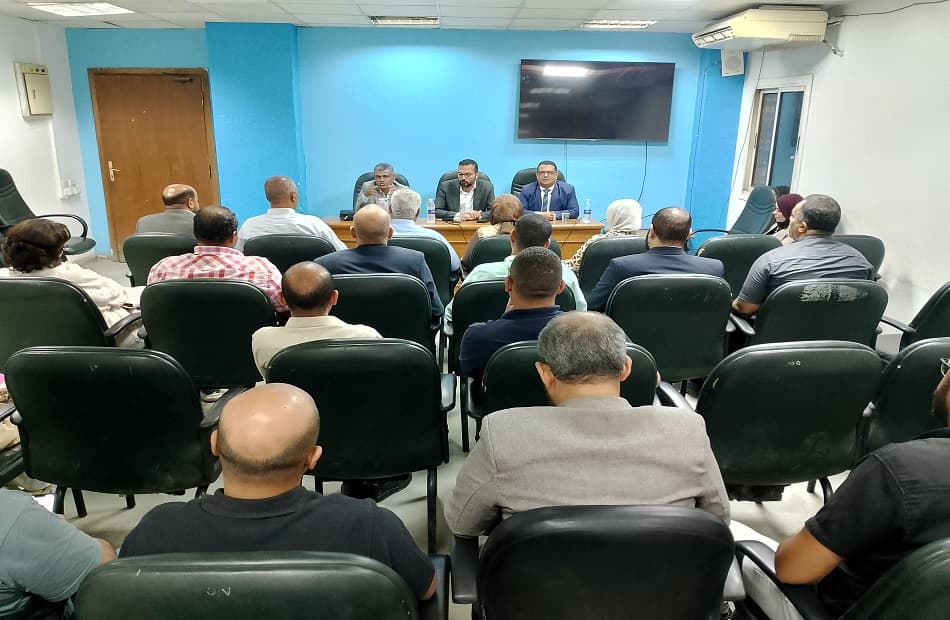 صحة سوهاج تناقش تحسين خدمات الرعاية
