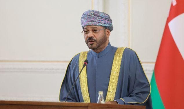 وزير الخارجية العماني يعلن تأجيل الاجتماع الإقليمي