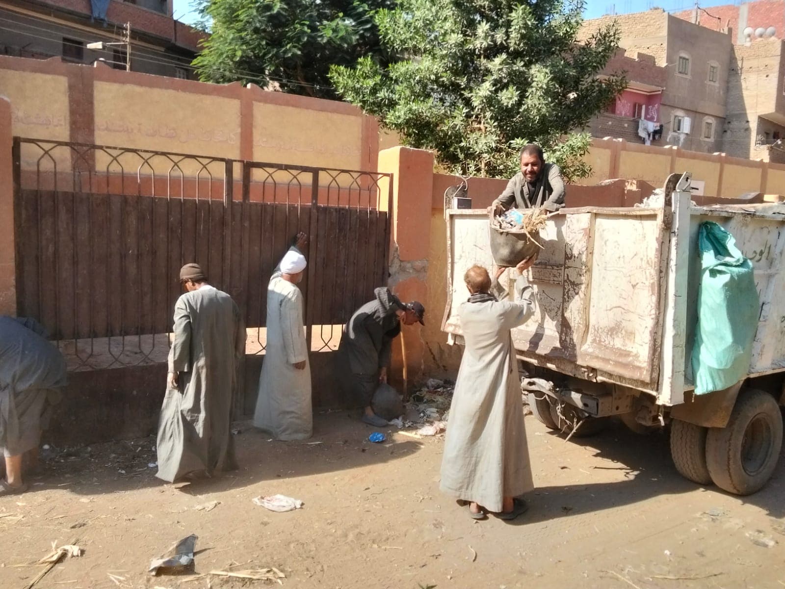 تحسين بيئة المدارس في أسيوط