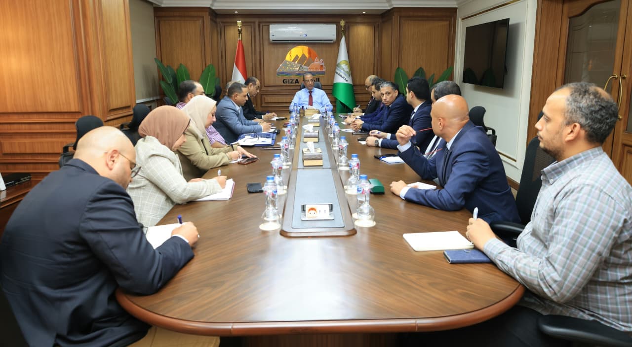 محافظ الجيزة يتابع تنظيم الخدمات والأسعار