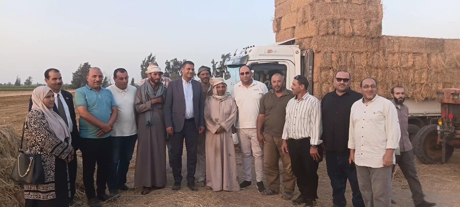 نائب محافظ الدقهلية يطلع على مواقق تجميع قش الأرز
