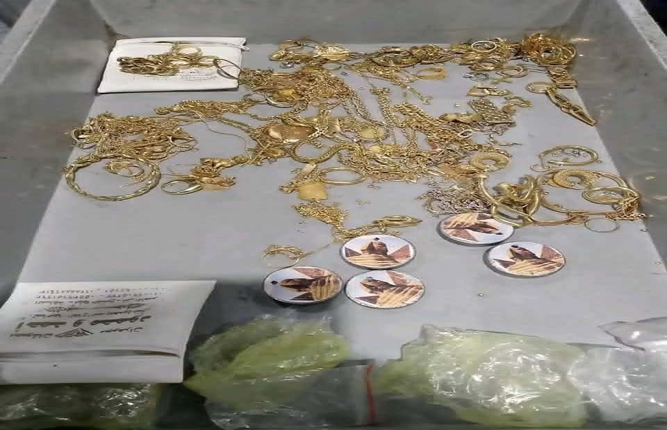 جمرك مطار القاهرة يضبط تهريب أدوية وذهب