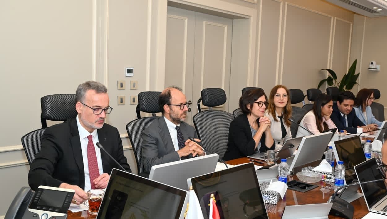 وزير التموين يناقش إنشاء مركز لوجستي للحبوب مع بنك الاستثمار الأوروبي