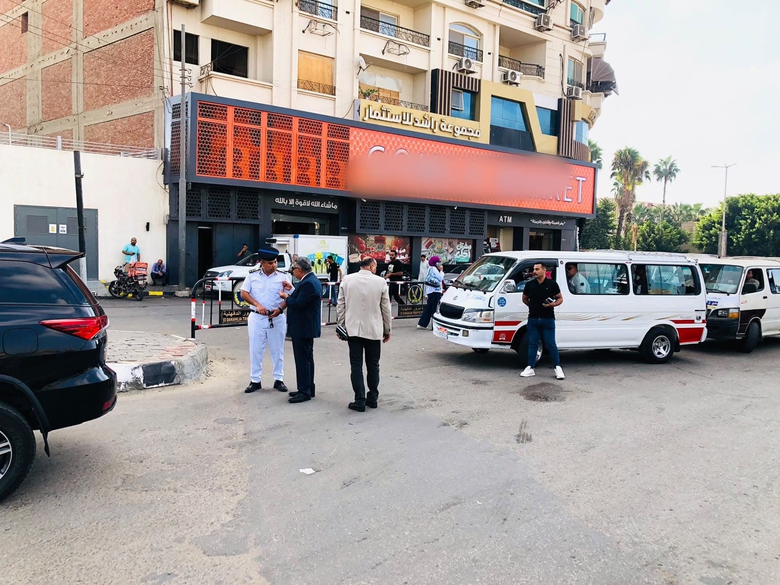 رصد حركة الركوب بمواقف السرفيس في المنصورة