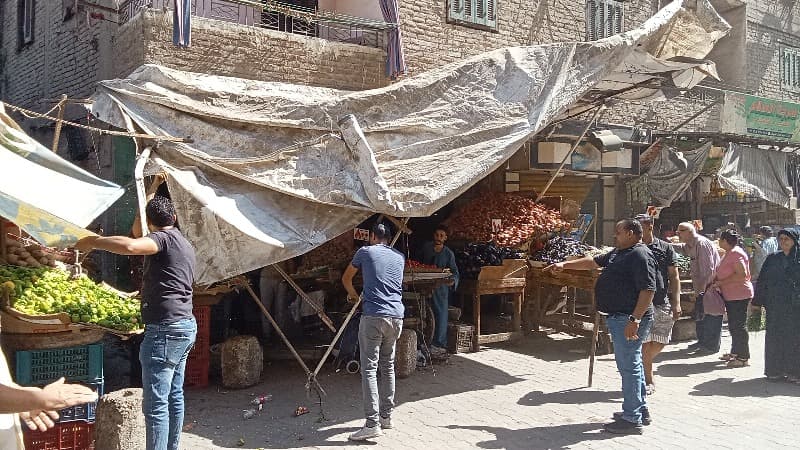 حي المنيرة الغربية ينفذ حملات لإزالة الإشغالات بسوق البصراوي