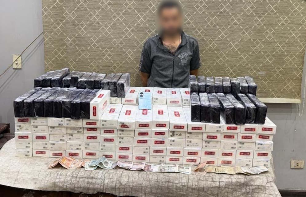 تاجر سجائر مهربة يُقبض في بدر