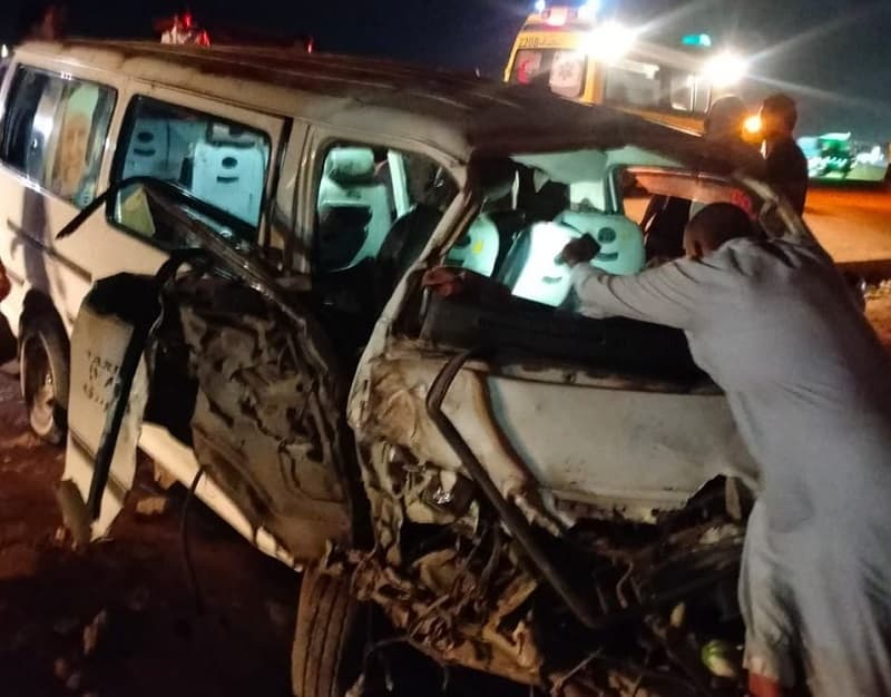 انقلاب ميكروباص على طريق الإسماعيلية السويس يصيب 13