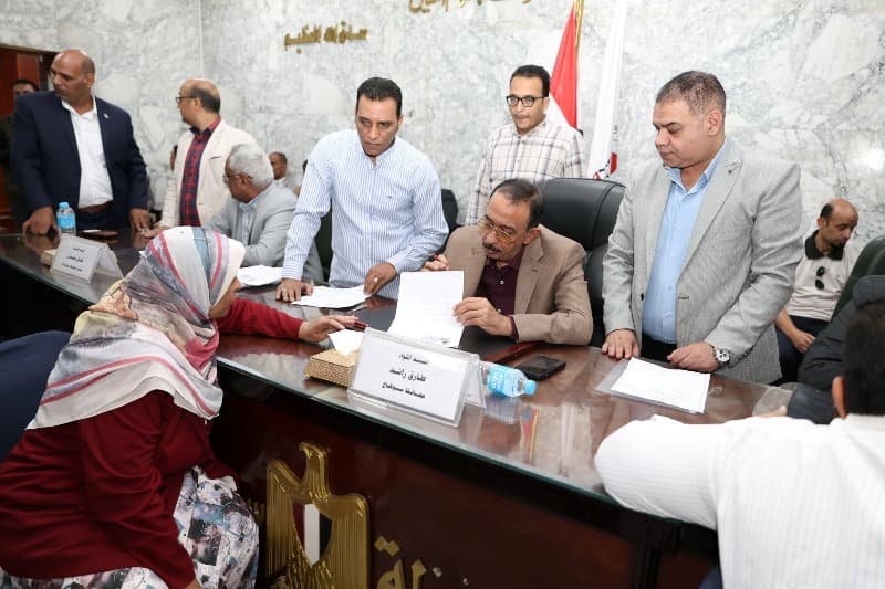 محافظ سوهاج يركز على معالجة شكاوى المواطنين