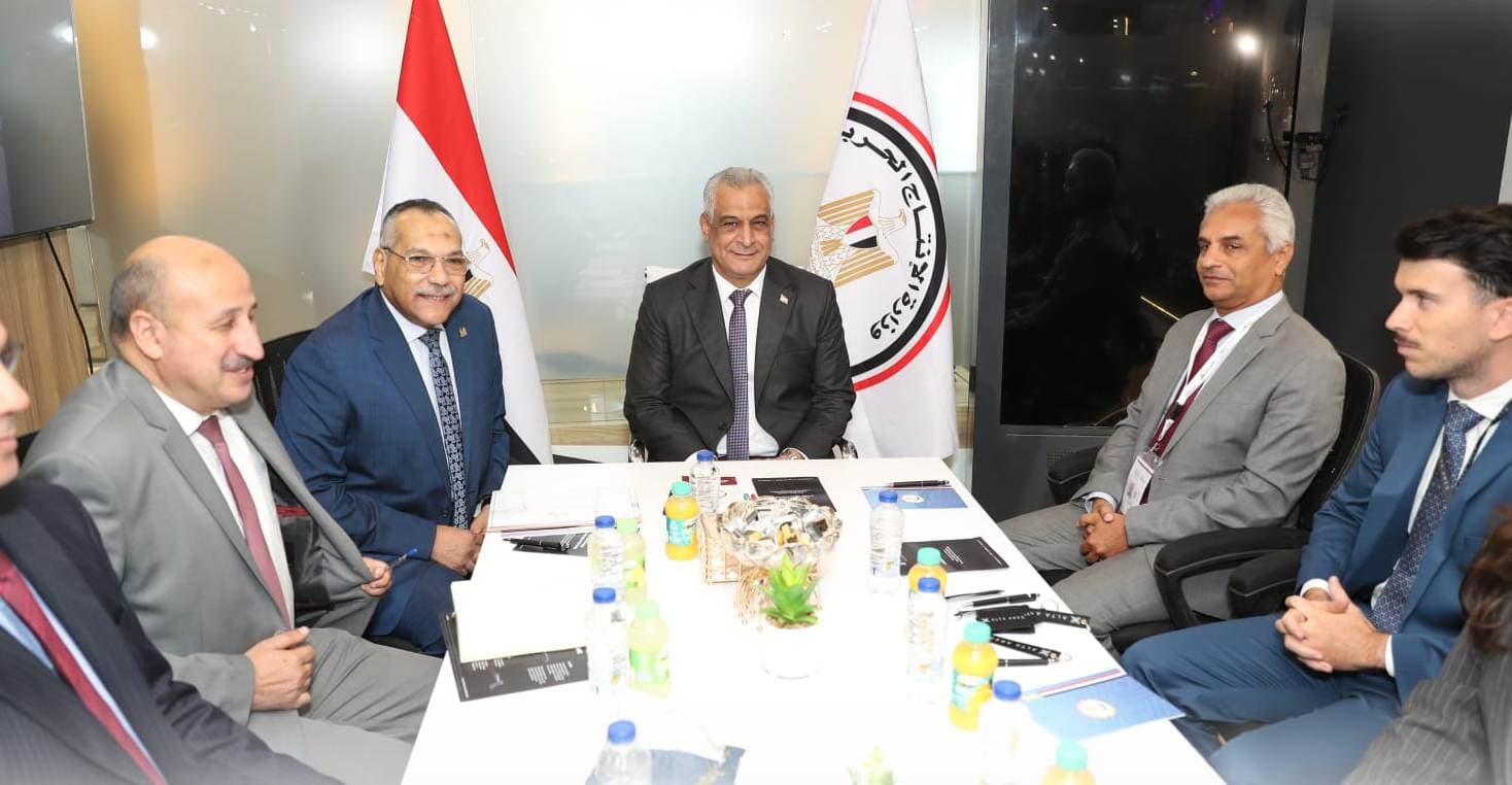 جمبلاط يناقش التعاون مع شركات عالمية في معرض العلمين