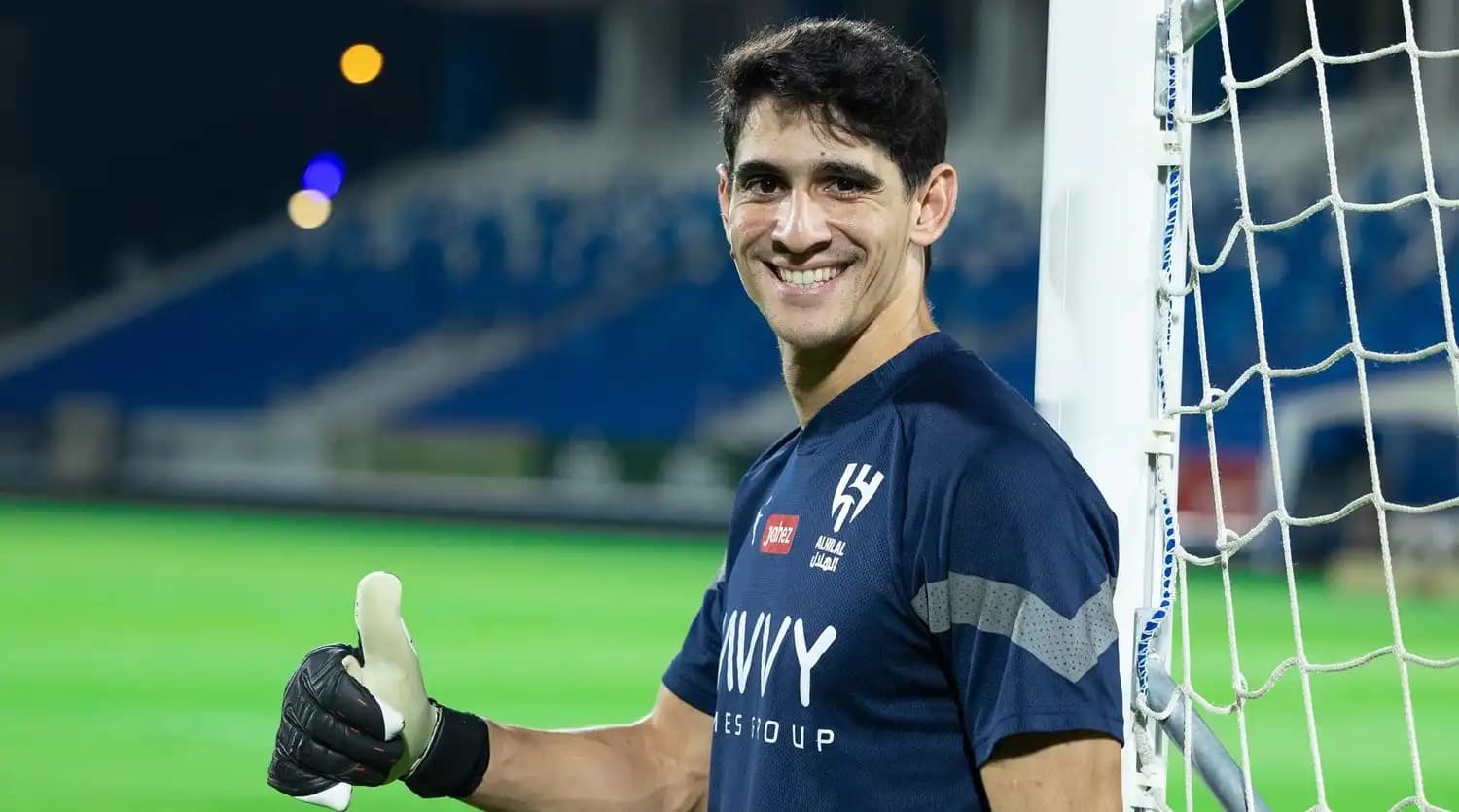 الهلال يفكر في مستقبل بونو والعودة للعويس