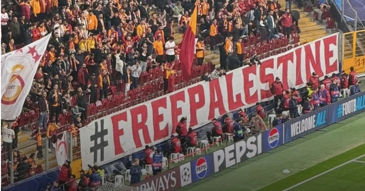 Galatasaray fans chant for Palestine
