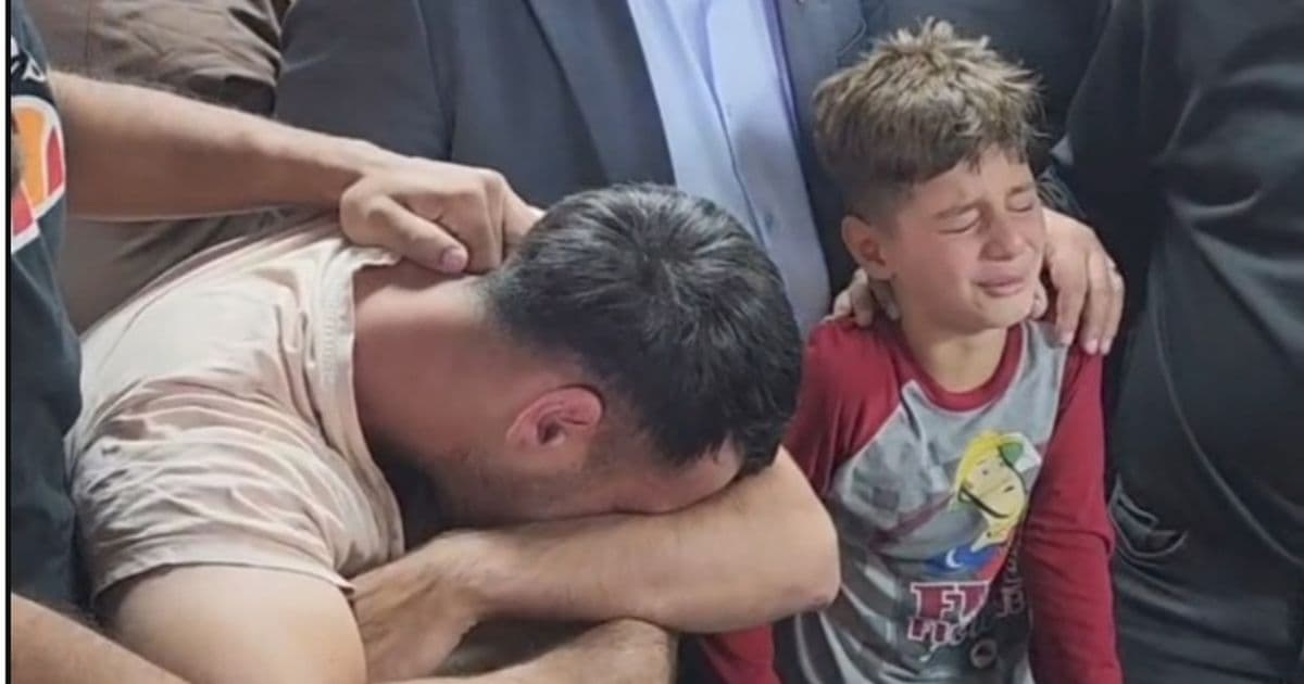 Child collapses at martyr's coffin in Nablus