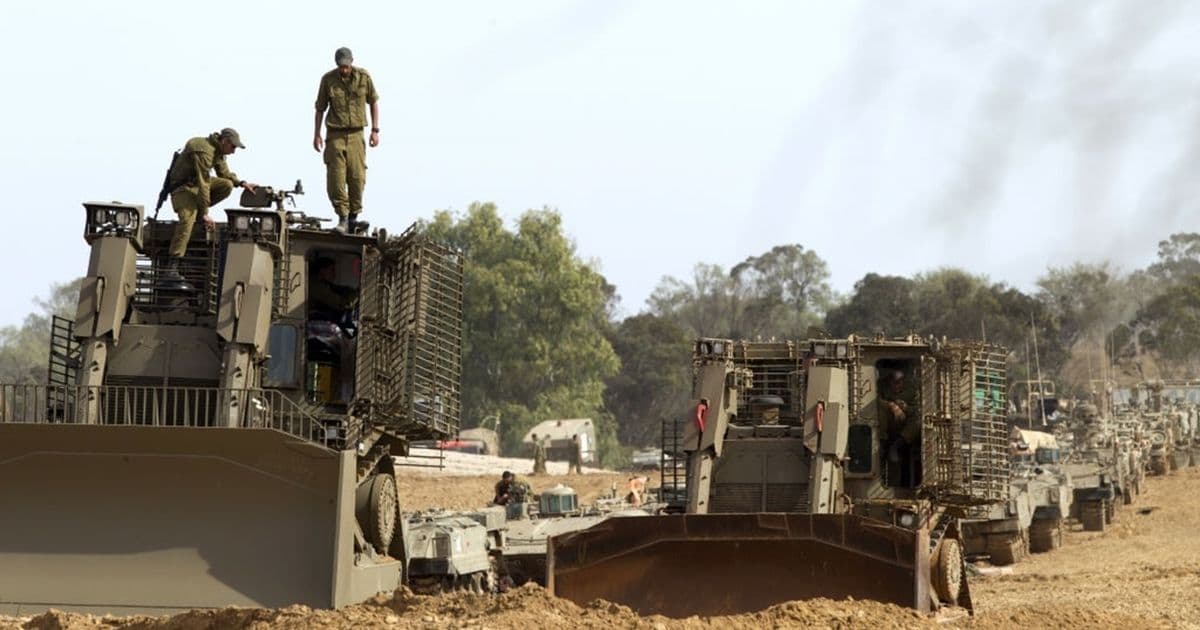 Occupation forces modify bulldozers after Gaza destruction