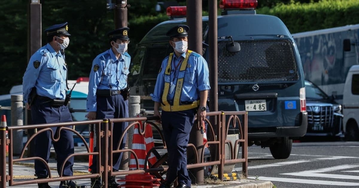 Eight stabbed in South Korean mall