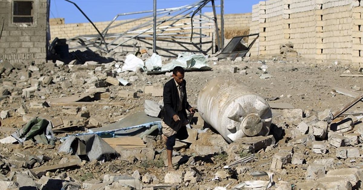Yemeni Army Destroys Targets in Sanaa and Saada