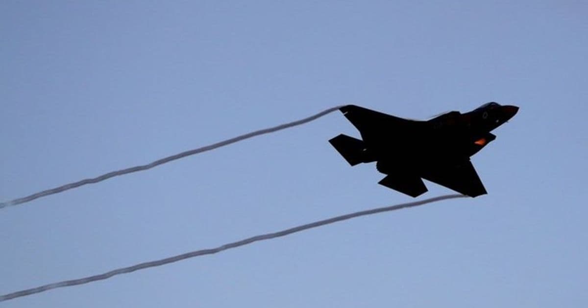Israeli aircraft fly near Iran border