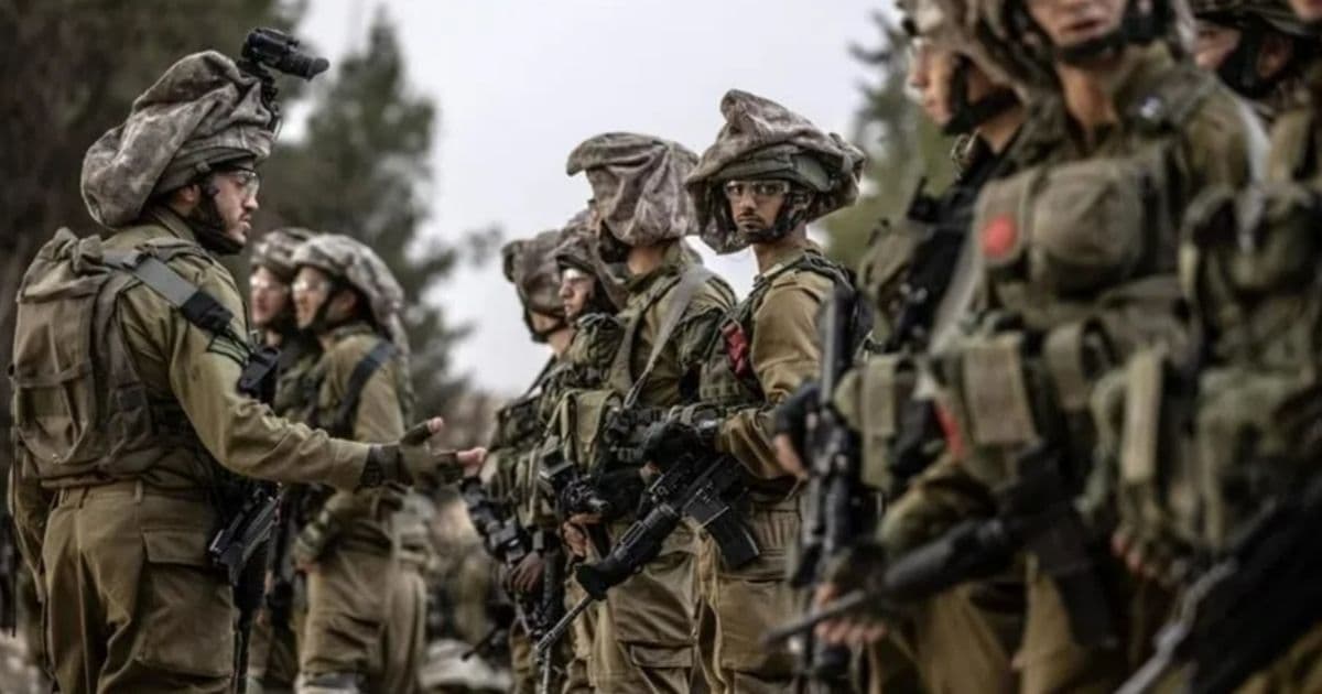 Occupation forces set up three gates in Hebron