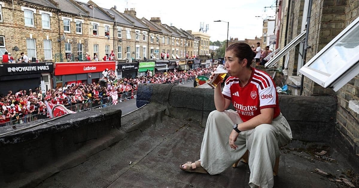 Bournemouth Calls for Alcohol Reentry in Football Stands