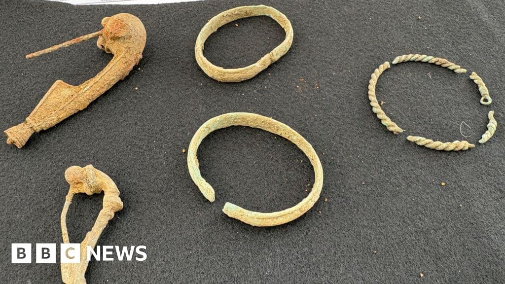 M5 motorway construction uncovers burial site