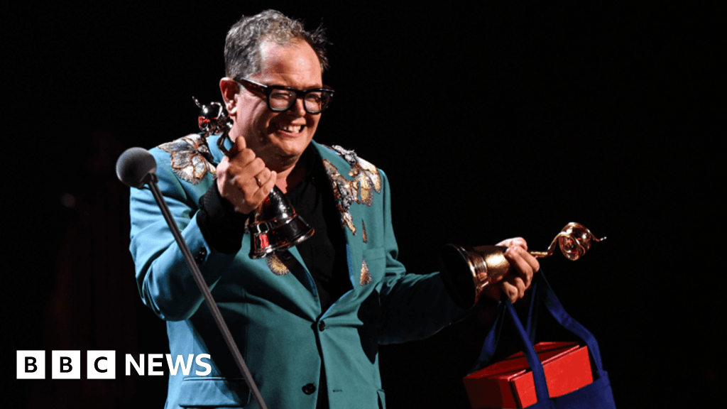 Alan Carr emotional at NTAs