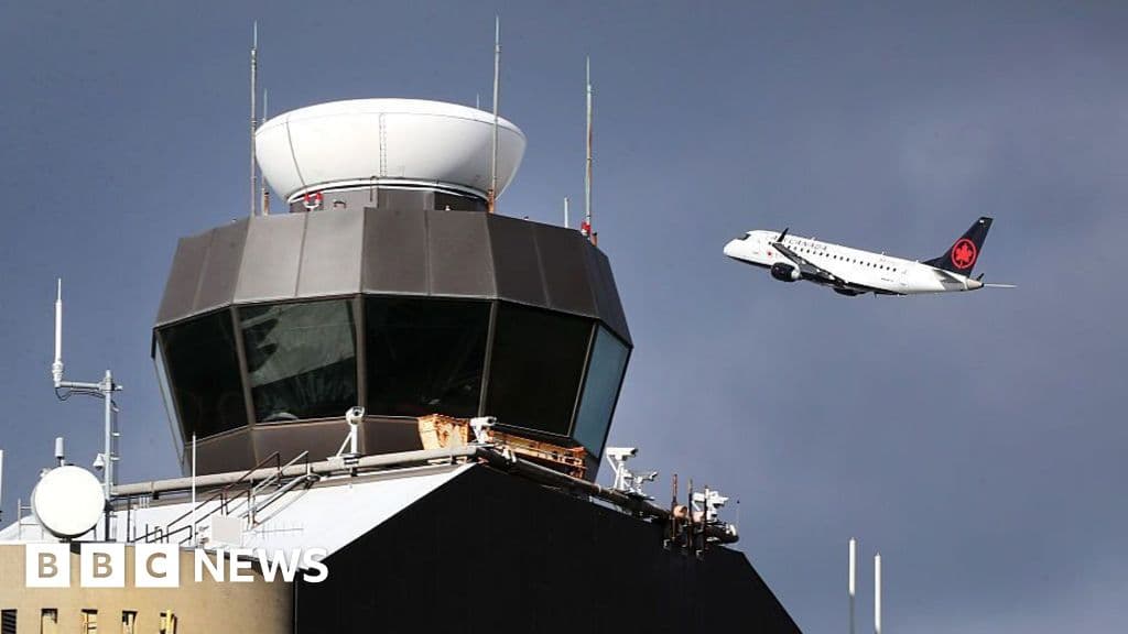 US airports face delays after cable cut