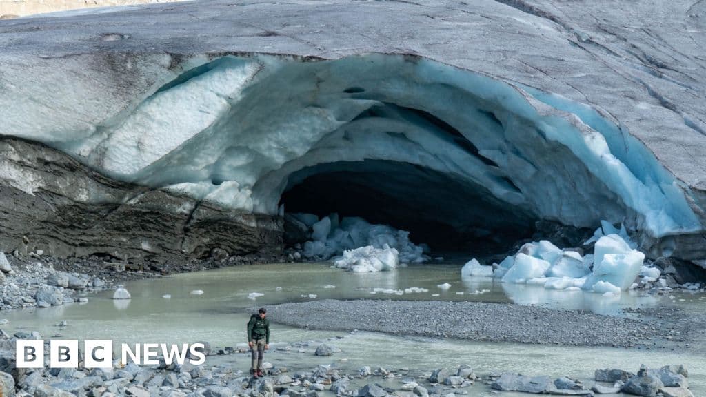 Swiss glaciers face severe ice loss