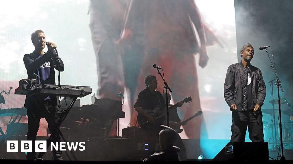 Massive Attack reacts to Singapore ban over Palestine display