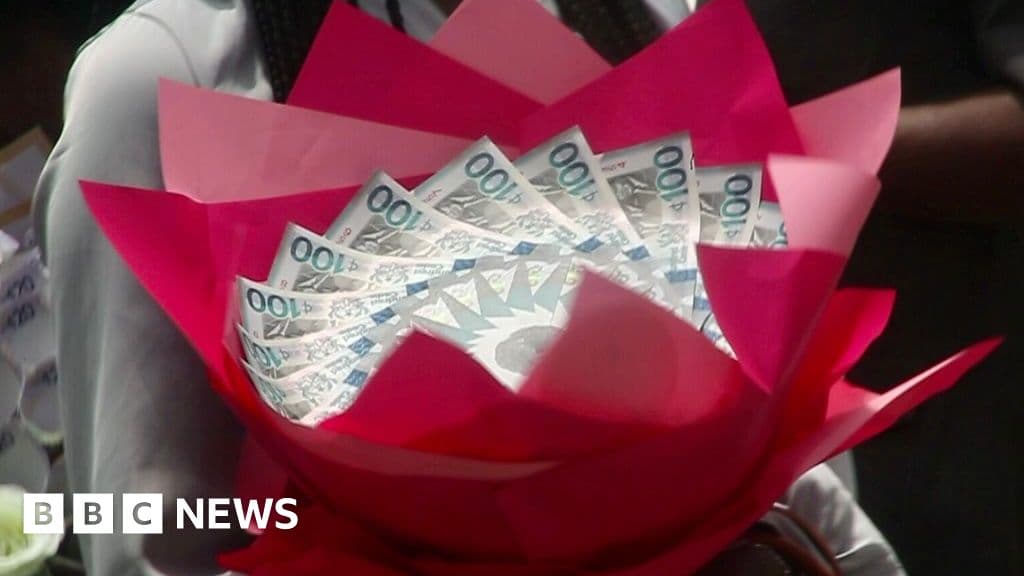 Ghana detains women over cedi bouquets