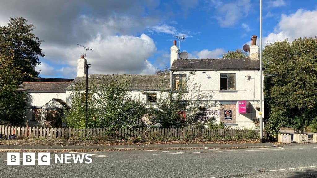 Red Lion Pub in Whinmoor Leeds for Sale