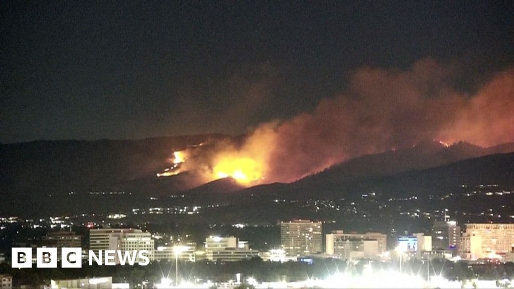 Hawk fire prompts 90,000 to evacuate near Reno