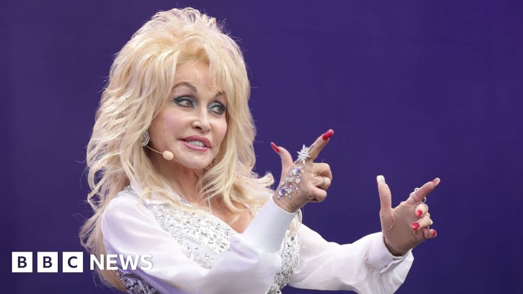 Dolly Parton Unites Americans