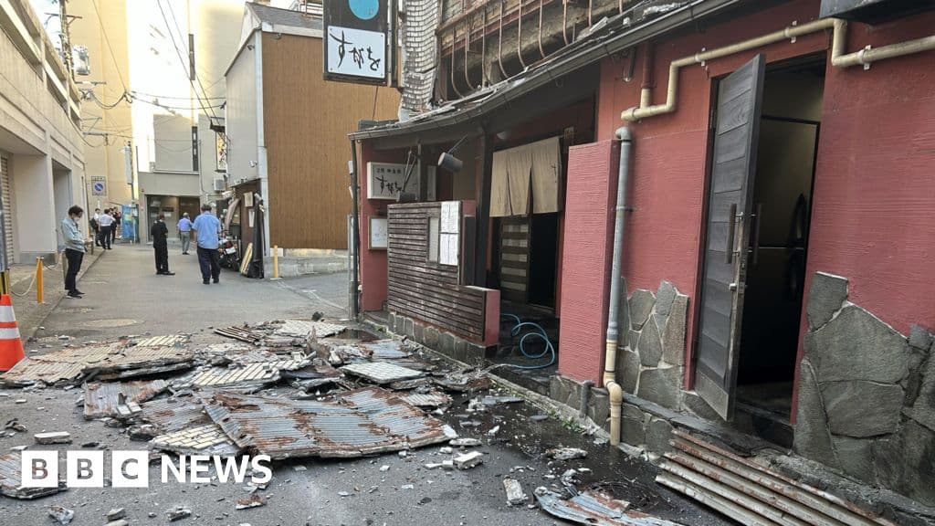 Japan Kyushu 7.1 quake injures, damages