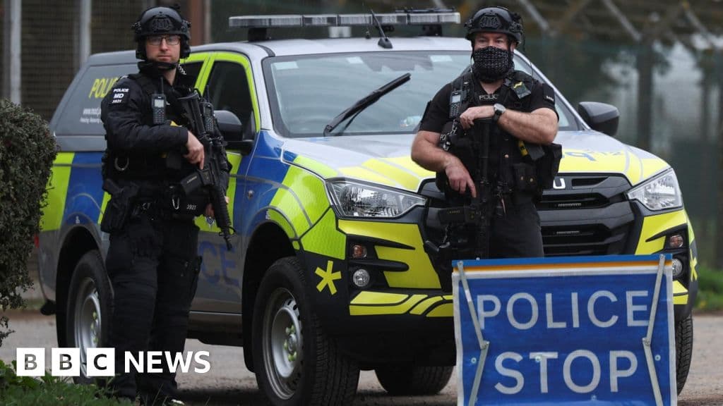 تطورات حادثة RAF في فيرفورد من مخطط تفجير لتمويل الشرطة