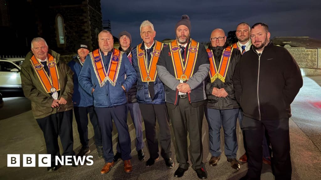 Police halt Orange Order parade