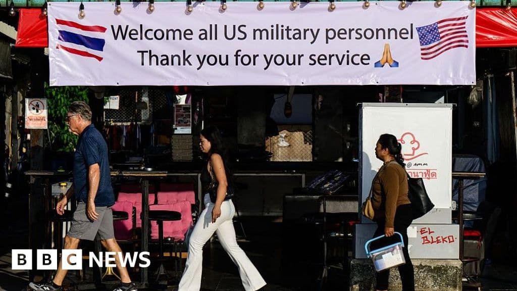 USS Abraham Lincoln arrives in Pattaya after 250 days
