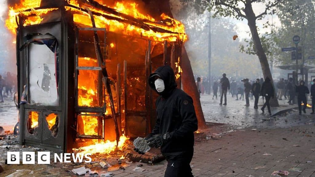 مدن فرنسا تفرض حظرًا بعد احتجاجات