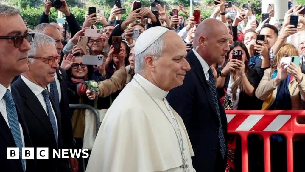 Pope undergoes lung lump removal