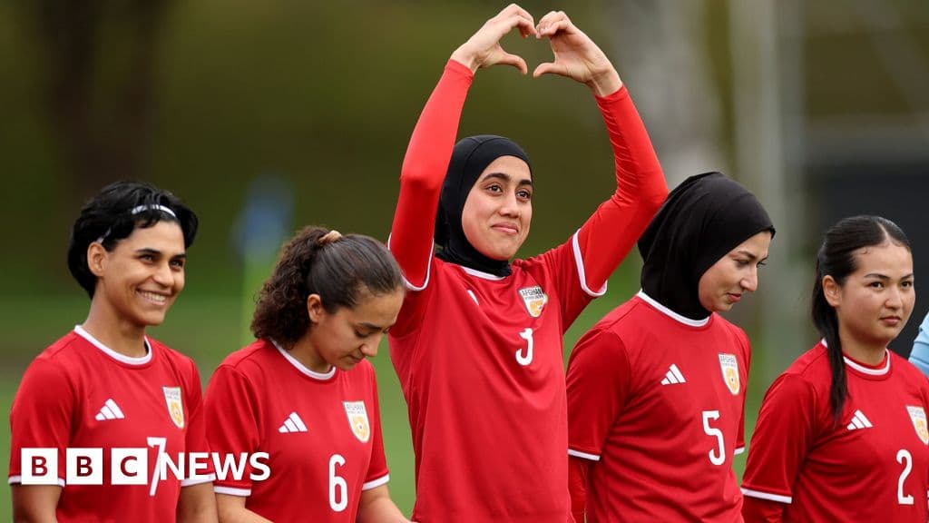 فريق النساء الأفغاني يعيد اللقاء بعد 8000 ميل