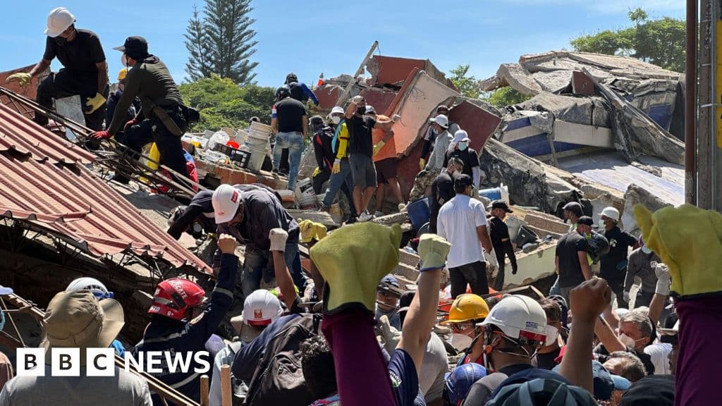 Colombian Brother Despairs in Rubble Search