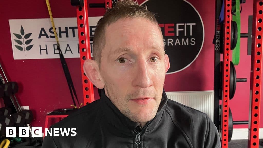 Gym owner sets record for chin-ups