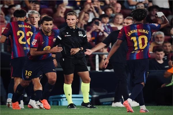 برشلونة يتصدر الدوري الإسباني