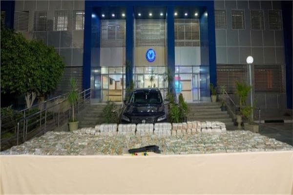 الداخلية توقف محاولات تهريب مخدرات بقيمة مليارين