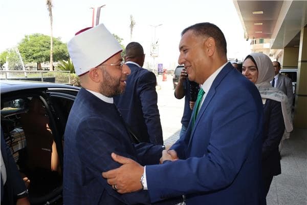 محافظ القليوبية يلتقي وزير الأوقاف للاحتفال بالعيد القومي